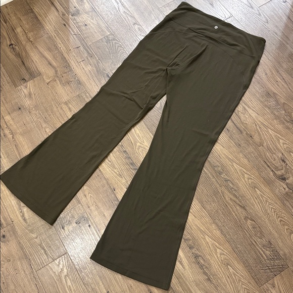 Lululemon Groove Super-High-Rise Flared Pant Nulu size 16 green - Picture 7 of 9